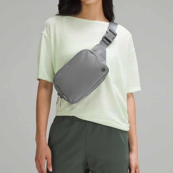 lululemon athletica Handbags - LULULEMON Everywhere Belt Bag 1L